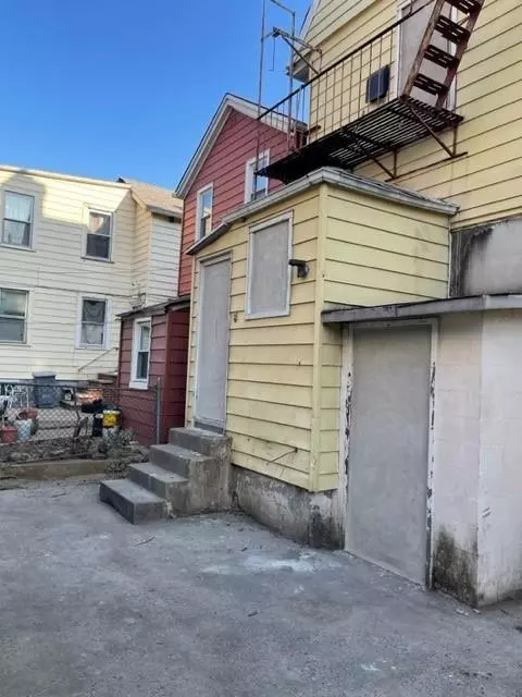 Jamaica, NY 11432,172-27 91 AVE