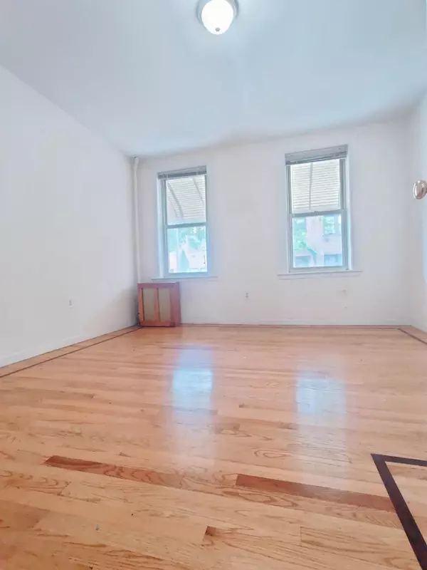 Astoria, NY 11102,2540 32nd ST