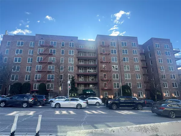 Douglaston, NY 11363,241-20 Northern Blvd #6H