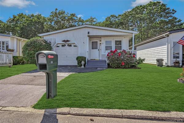 161 Village CIR #161, Manorville, NY 11949