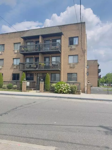 Ozone Park, NY 11417,150-45 Centreville #3B
