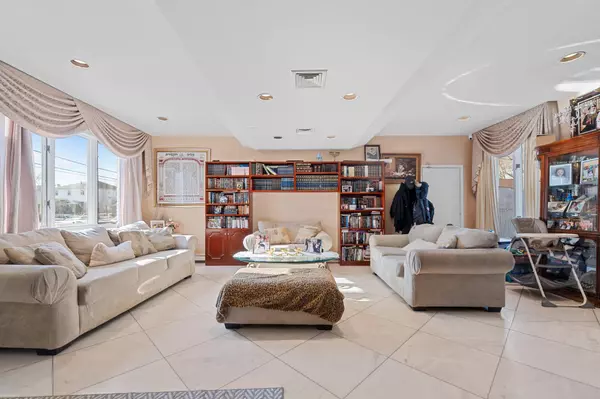 Flushing, NY 11367,138-65 63rd AVE