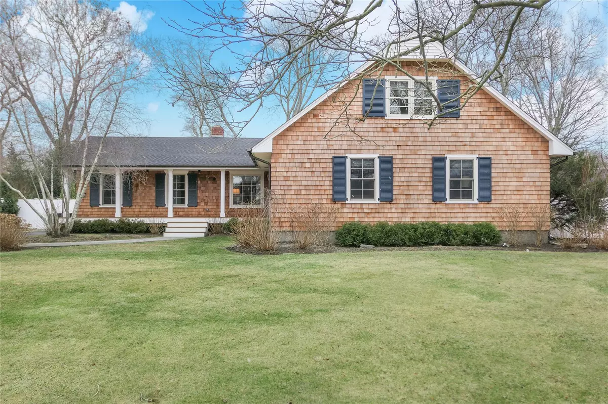 Bellport, NY 11713,5 Fairway DR