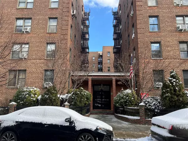 Jackson Heights, NY 11372,37-27 86th ST #3H