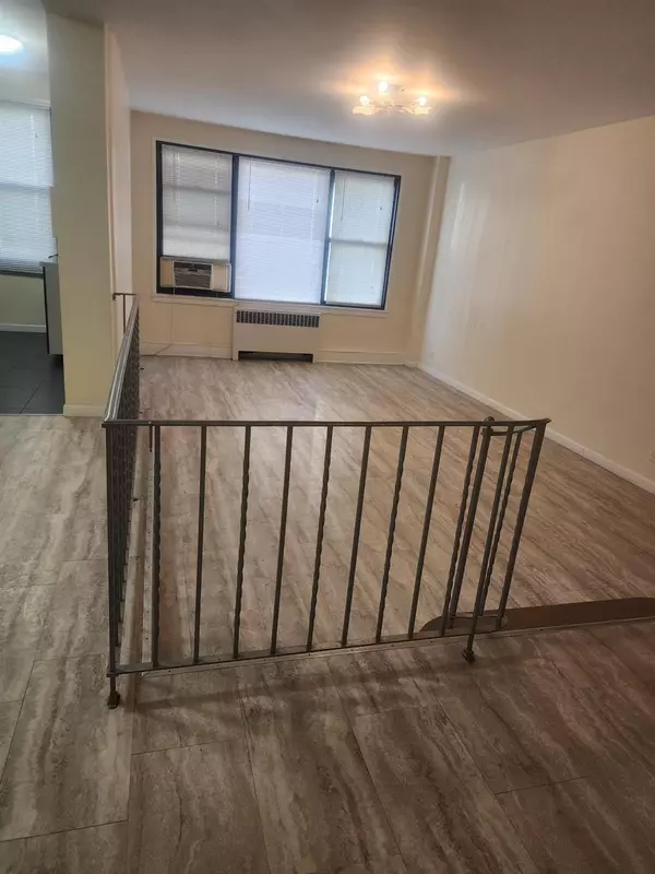 Rego Park, NY 11374,98-33 64 AVE #4