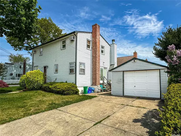 New Hyde Park, NY 11040,554 8th AVE