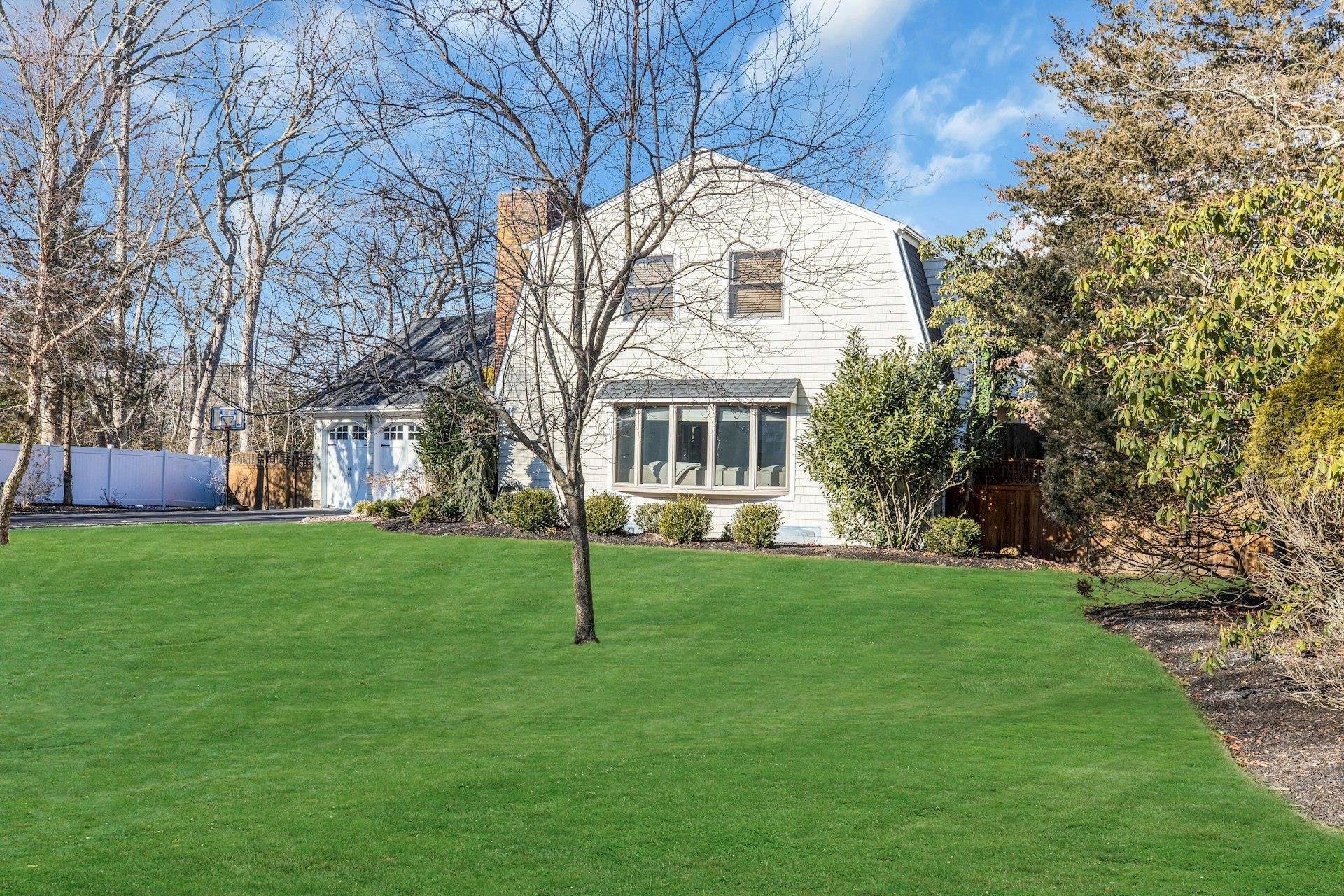 Hampton Bays, NY 11946,11 Harbor RD