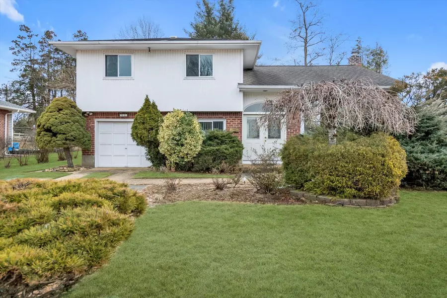 326 White Birch LN, Jericho, NY 11753