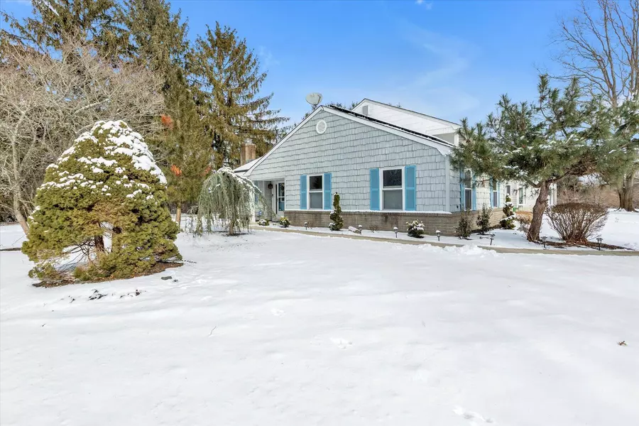 9 Charleston CT, Coram, NY 11727