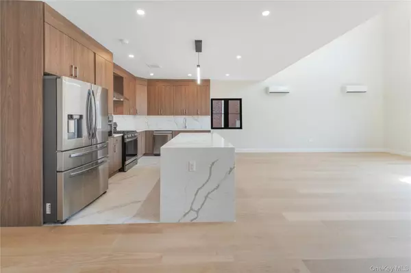 Fresh Meadows, NY 11366,75-31 175th ST