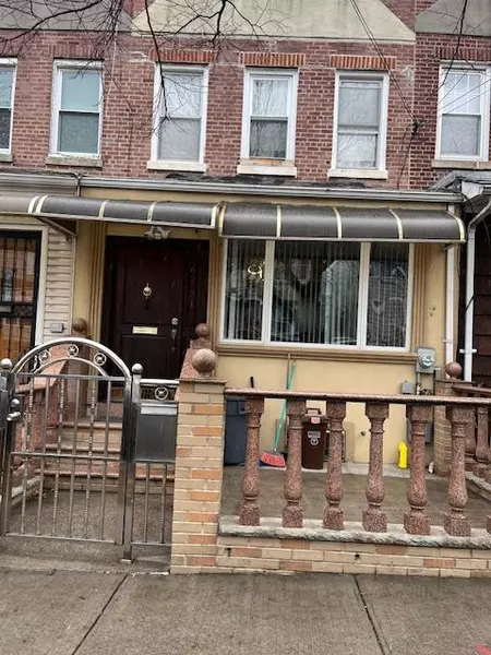 62-31 60 AVE, Maspeth, NY 11378