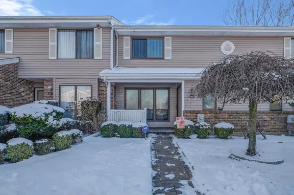 42 W Pond CT, Smithtown, NY 11787