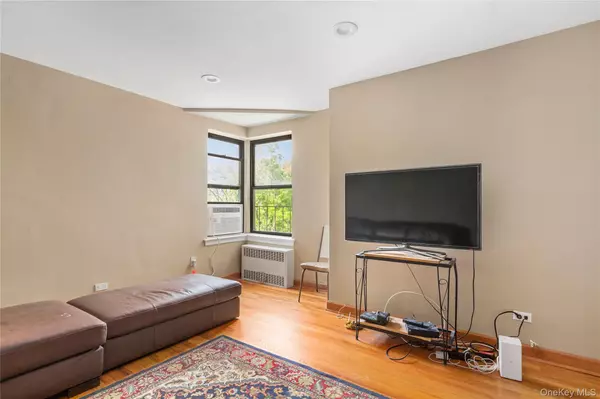 Woodhaven, NY 11421,83-15 98th ST #6B
