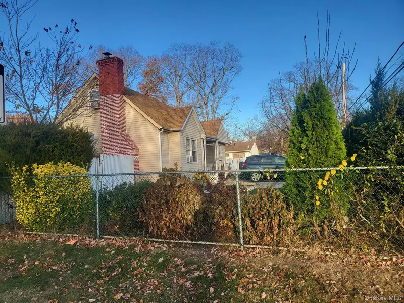 47 Washington AVE, Wyandanch, NY 11798