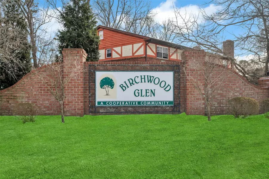 14 Glen Hollow DR #E43, Holtsville, NY 11742