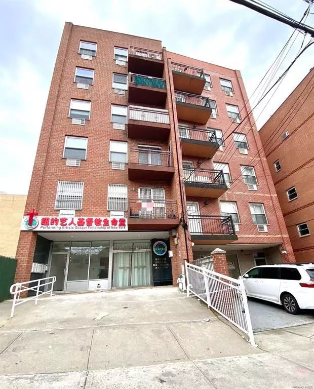 Flushing, NY 11354,138-10 35th Ave #3A