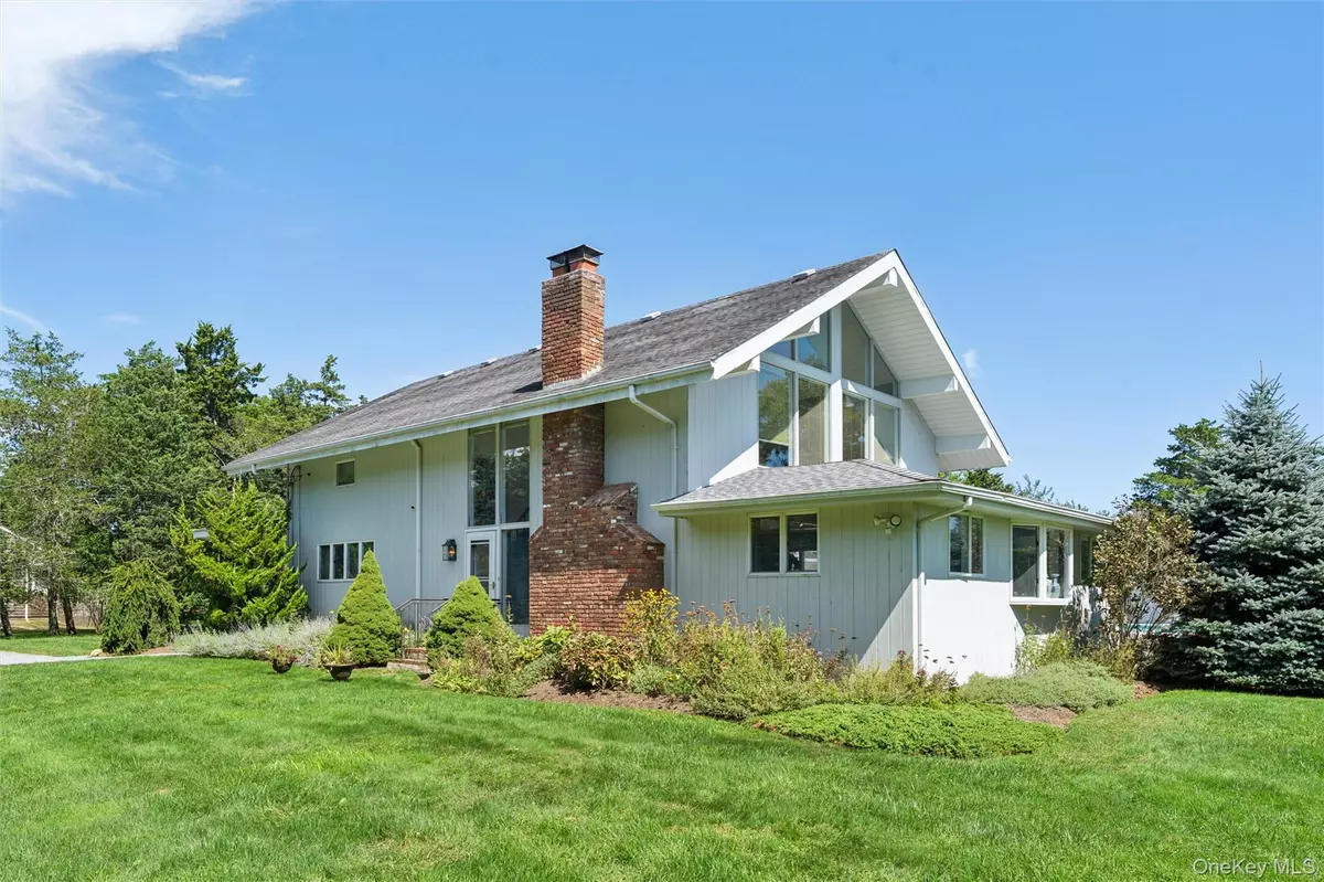Quogue, NY 11959,18 Quogo Neck LN