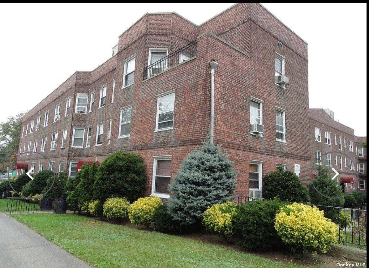 Kew Garden Hills, NY 11367,141-17 79th AVE #2