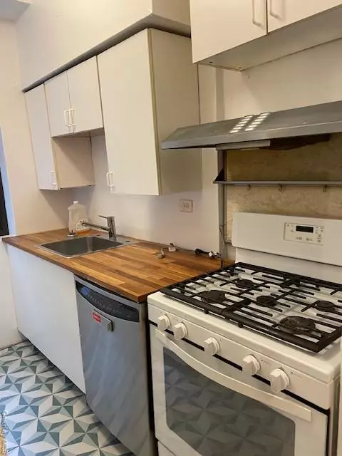 New York (manhattan), NY 10040,4489 Broadway #2E