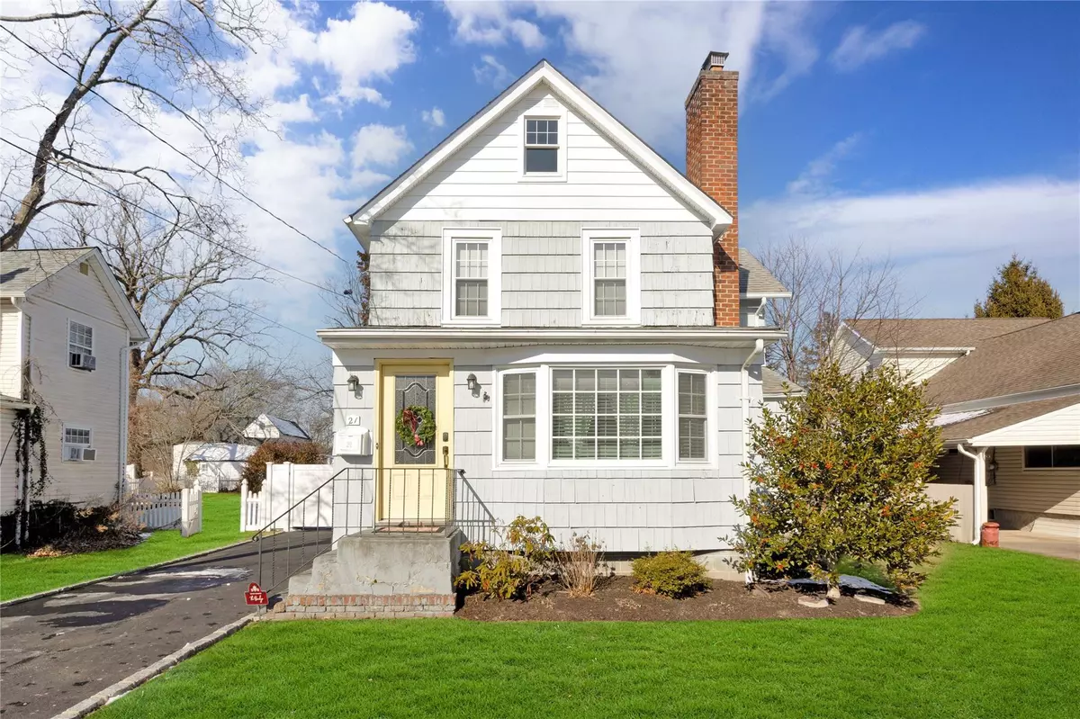 Islip, NY 11751,21 Elliot PL