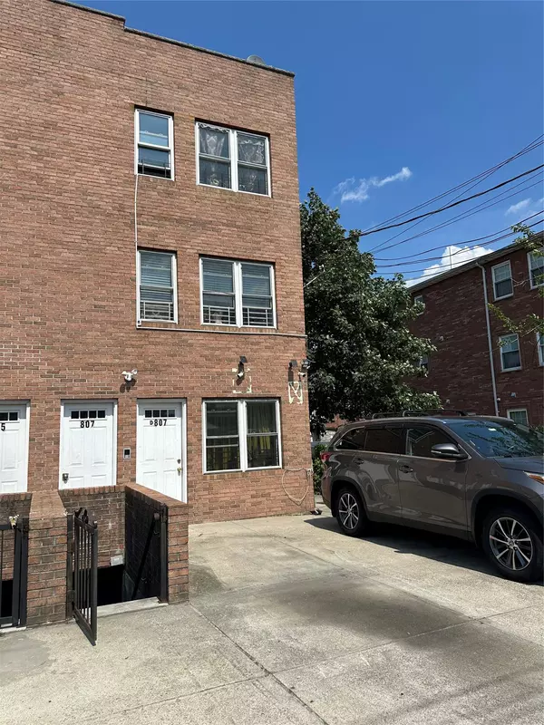 Brooklyn, NY 11207,807 Barbey