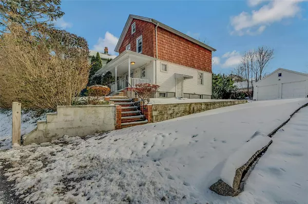 6 Pulaski PL, Port Washington, NY 11050