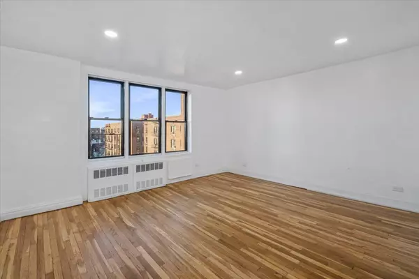 Elmhurst, NY 11373,92-29 Lamont AVE #7m