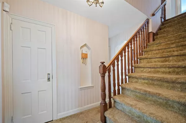 Little Neck, NY 11362,47-44 Glenwood ST