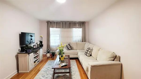 Rego Park, NY 11374,99-63 66Ave #9E