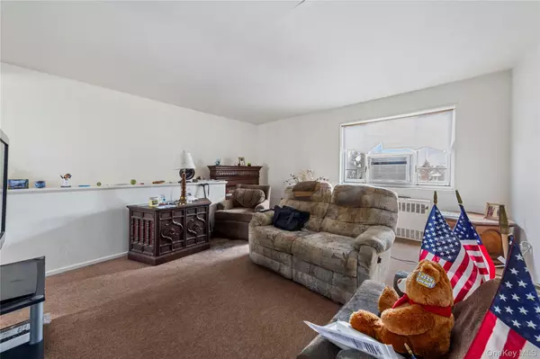 Queens Village, NY 11427,221-31 Braddock AVE #UPPER