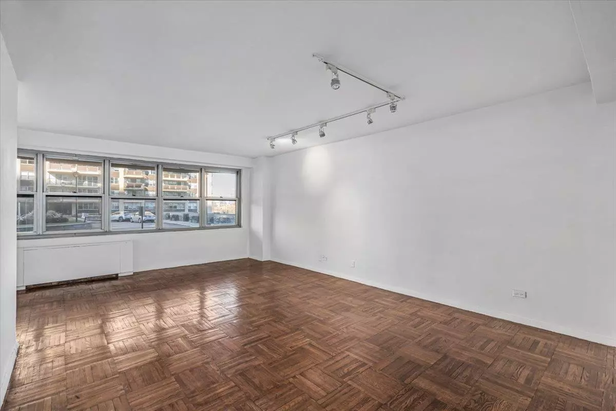 Bayside, NY 11360,18-05 215th ST #1S