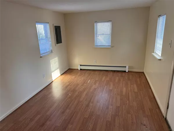 New Windsor, NY 12553,52 Clancy AVE #APT 1