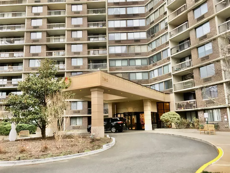 2 Bay Club Drive #17Z4, Bayside, NY 11360