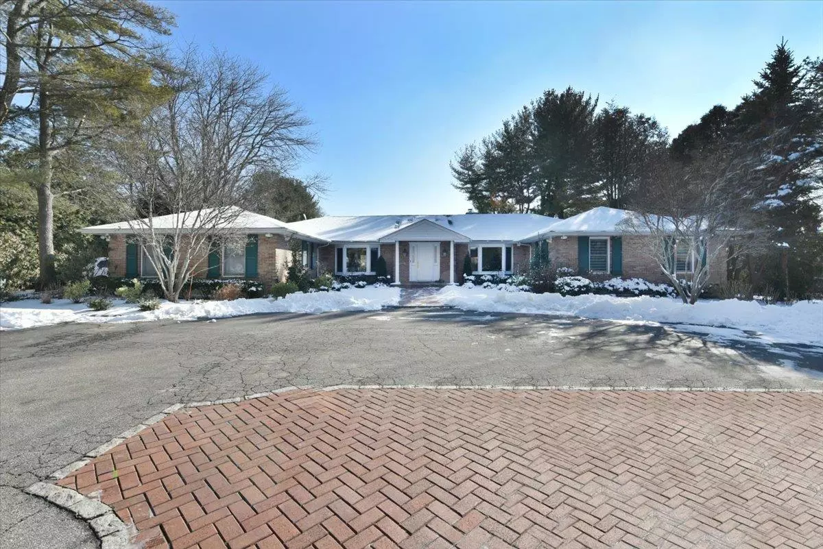 Old Westbury, NY 11568,15 Morgan DR