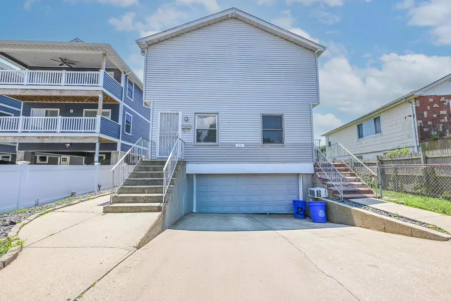 20 E Pine ST, Long Beach, NY 11561