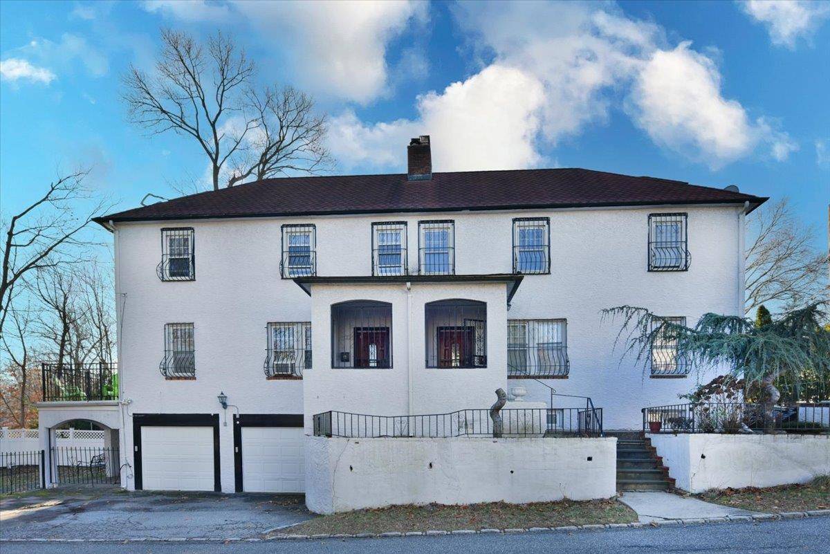 11 Floyd PL, Great Neck, NY 11024