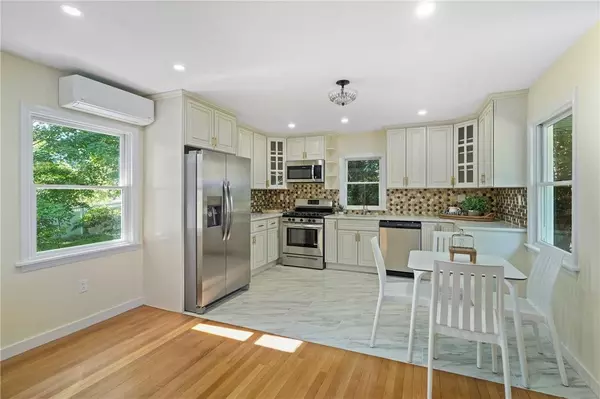 Mount Kisco, NY 10549,52 Red Oak LN