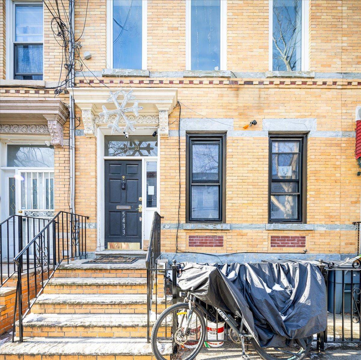 Maspeth, NY 11378,5433 Arnold AVE