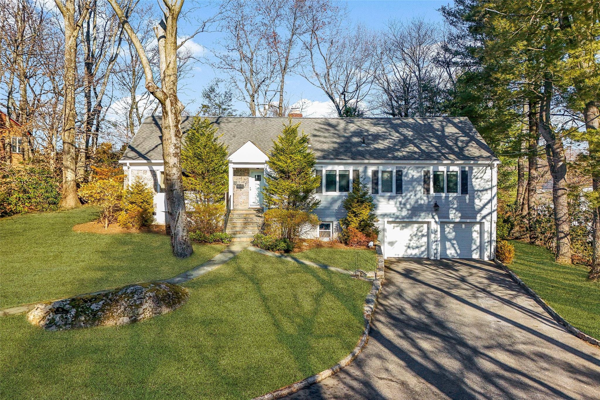 25 Myrtledale RD, Scarsdale, NY 10583
