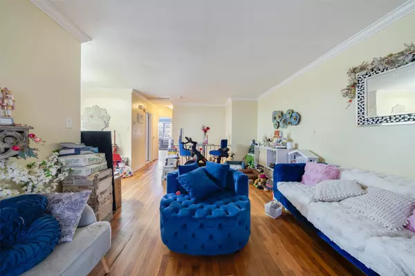 Middle Village, NY 11379,62-34 69 PL