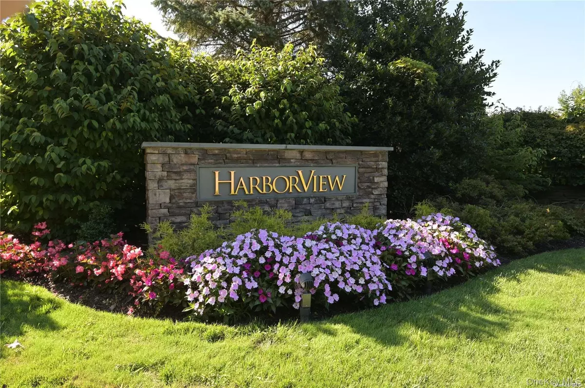 Port Washington, NY 11050,100 Harbor View DR #423