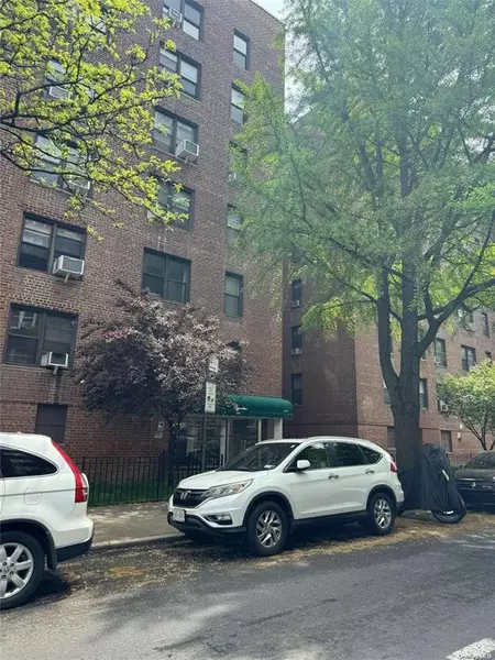 33-07 91 ST #5H, Jackson Heights, NY 11372