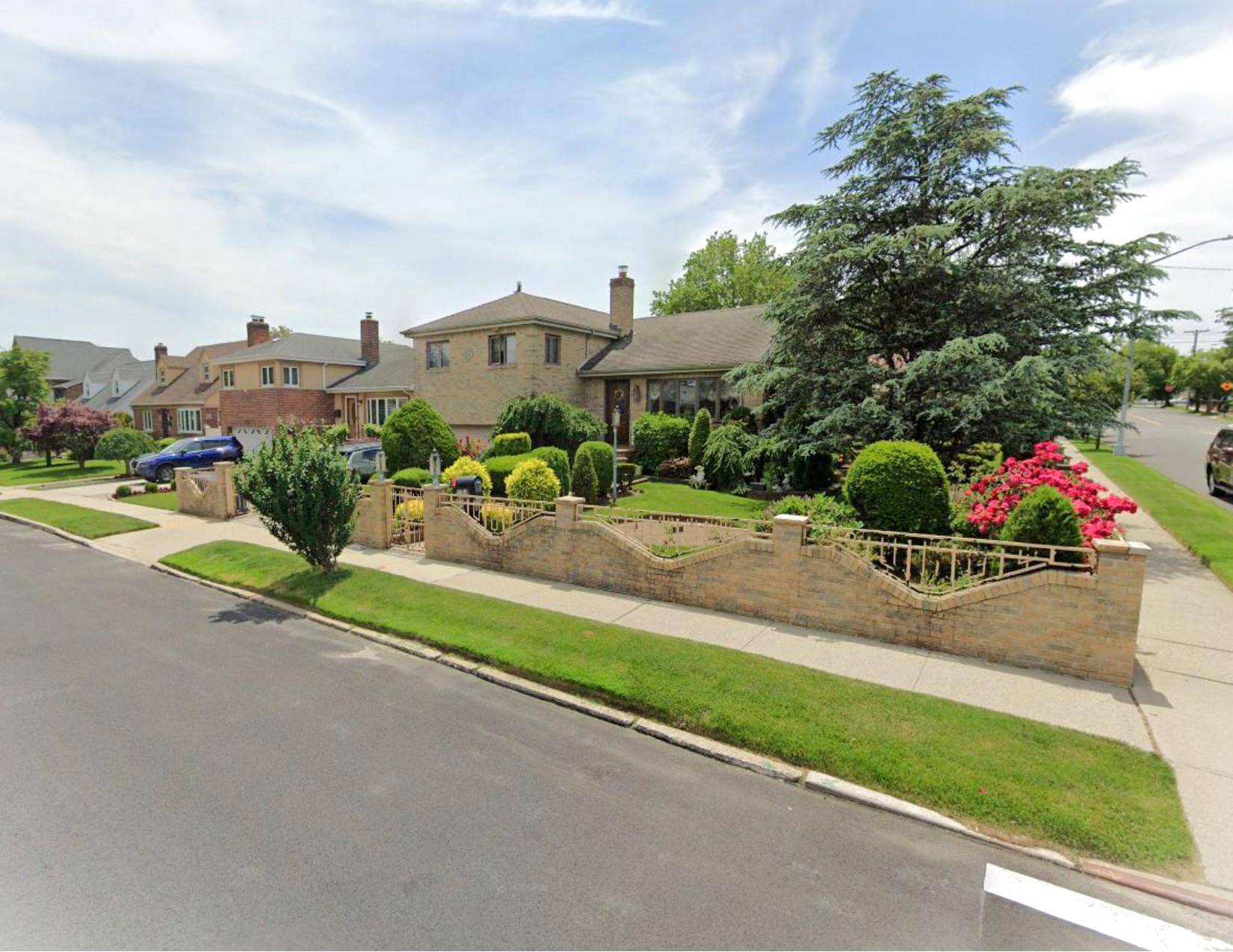 154-04 25 AVE, Whitestone, NY 11357