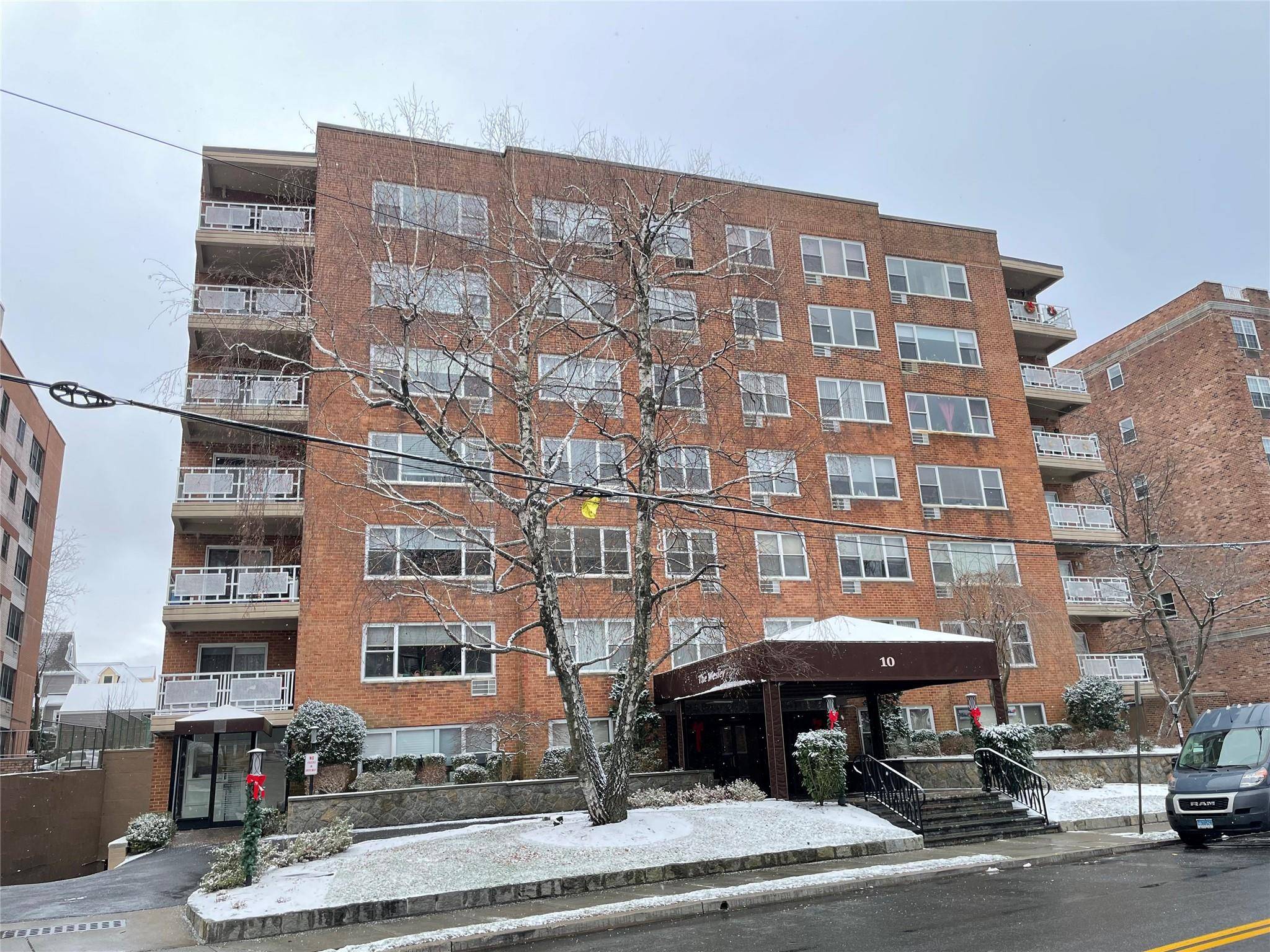 10 Old Mamaroneck RD #2F, White Plains, NY 10605