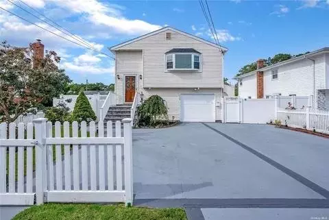 535 Molloy ST, Copiague, NY 11726