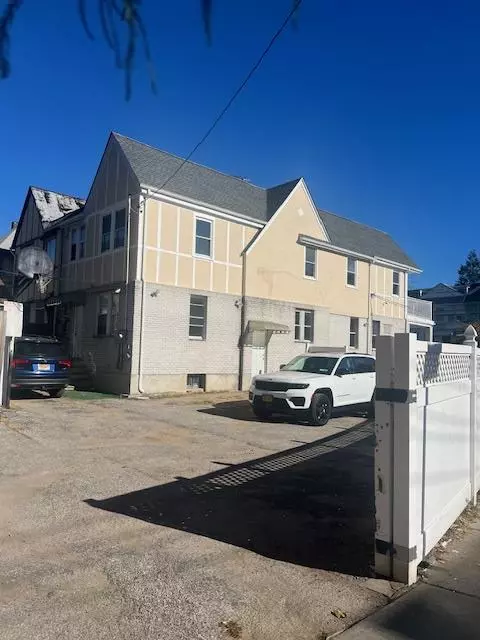 Woodhaven, NY 11421,88-40 88 ST