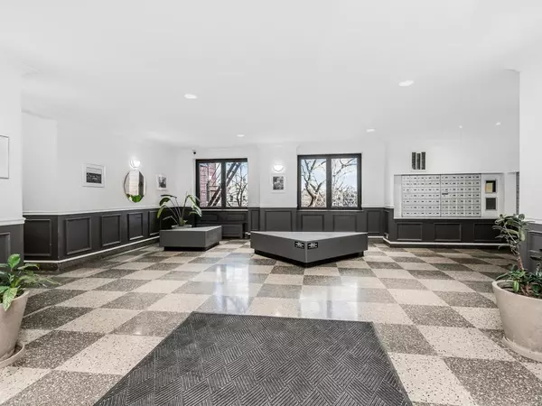 Bronx, NY 10463,3840 Greystone Avenue #3A
