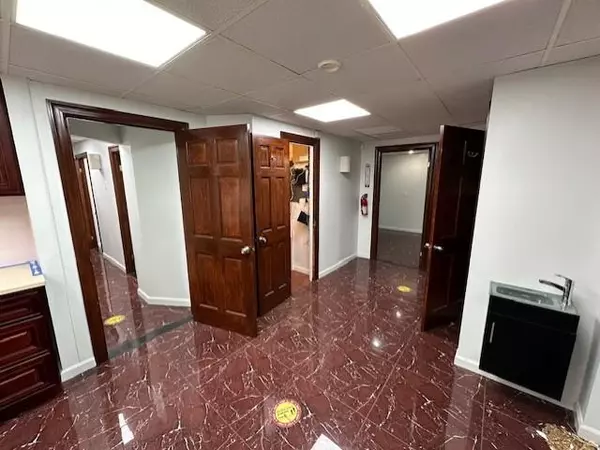 Jackson Heights, NY 11372,37-55 77th ST #1J