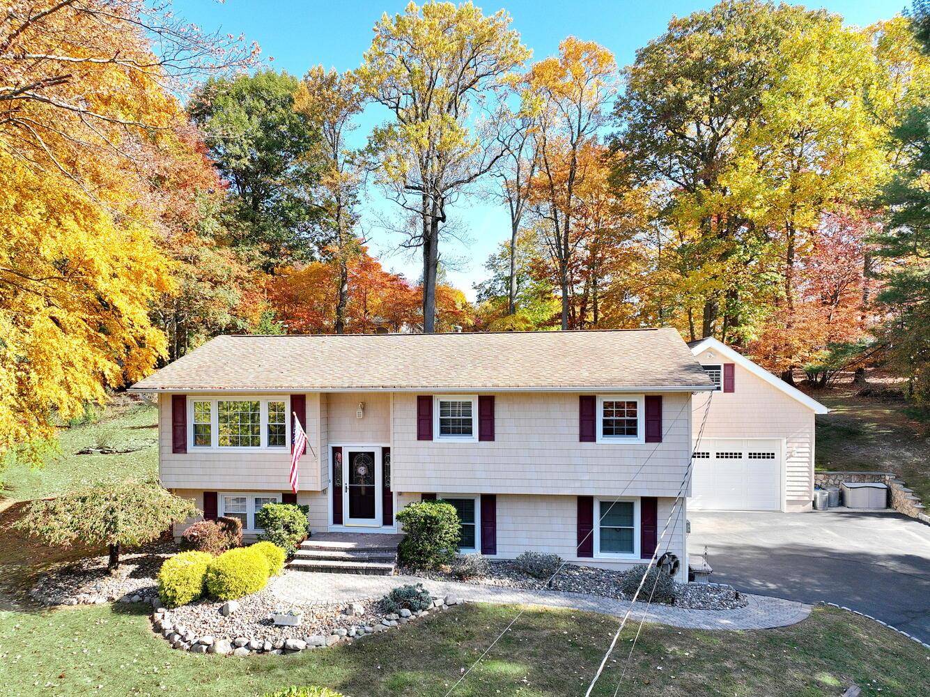 Monsey, NY 10952,18 Thomsen DR