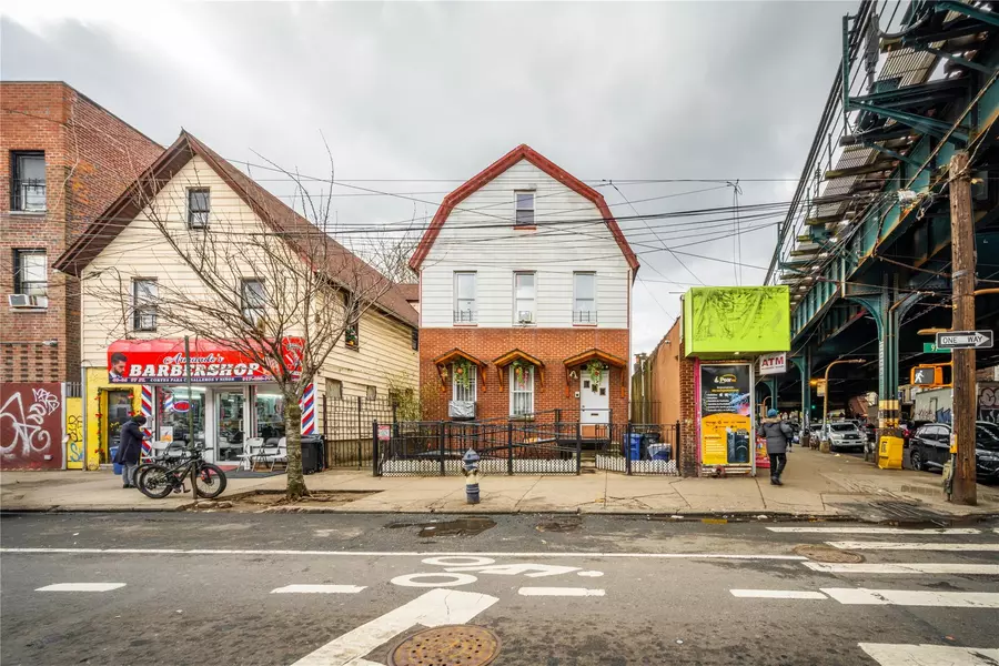 40-04 97 ST, Corona, NY 11368